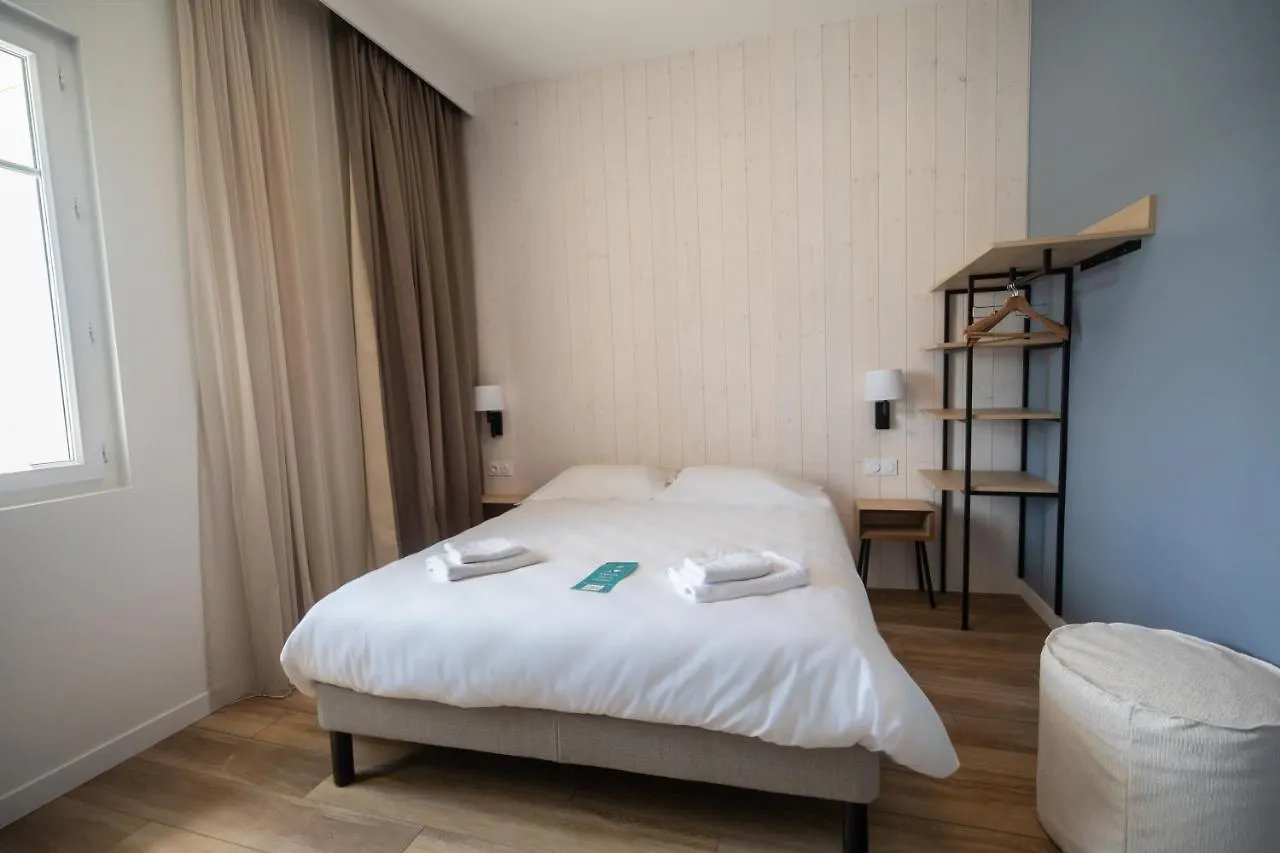 Hotel De La Baie Κροζόν 3*,